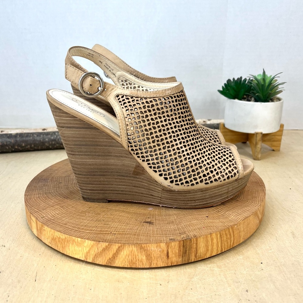 Coach Jaklyn Slingback Peep Toe Wedge Sandals Size 9.5 Tan Perforated Leather